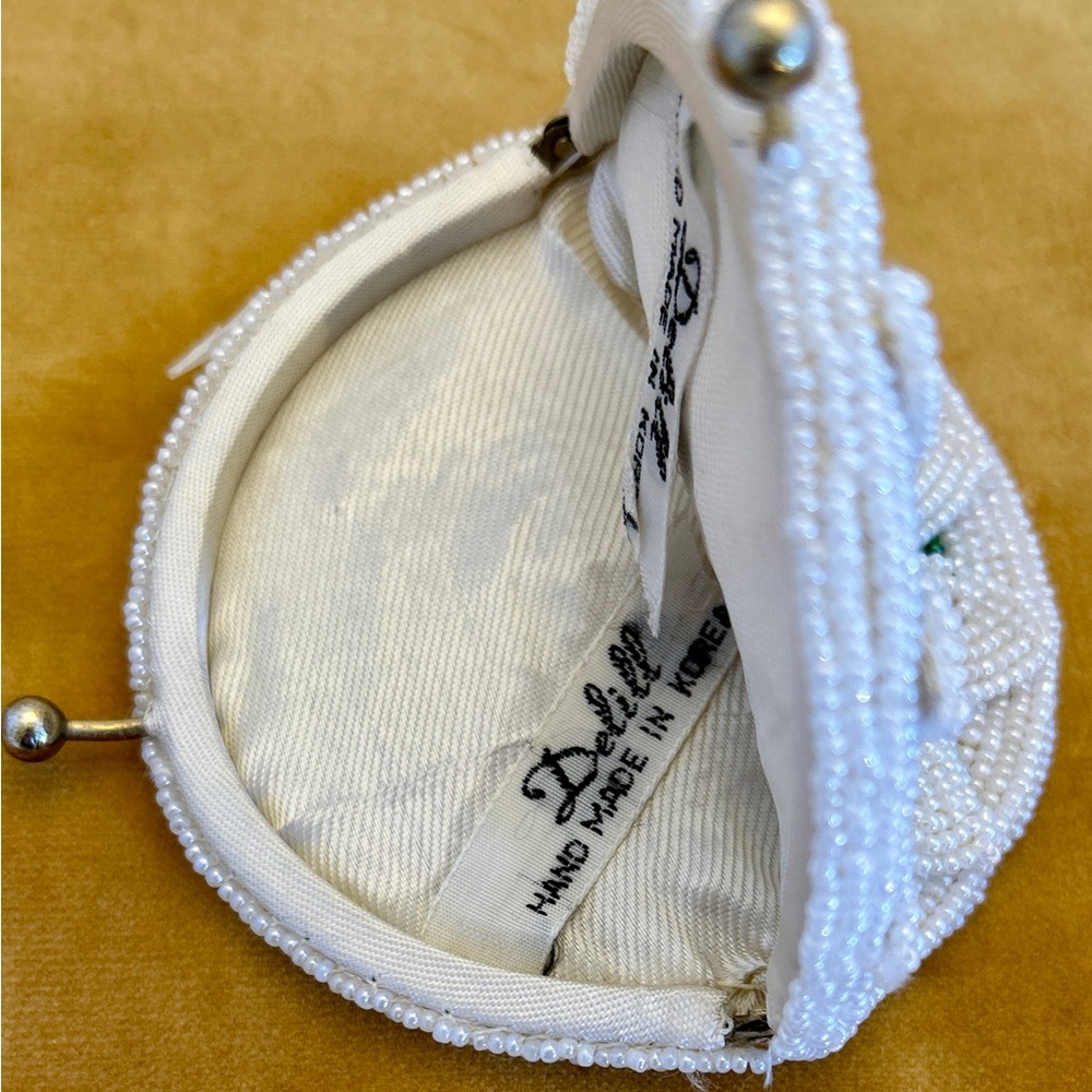 Vintage Dellil Daisy Beaded Coin Purse - Picture 4 of 4